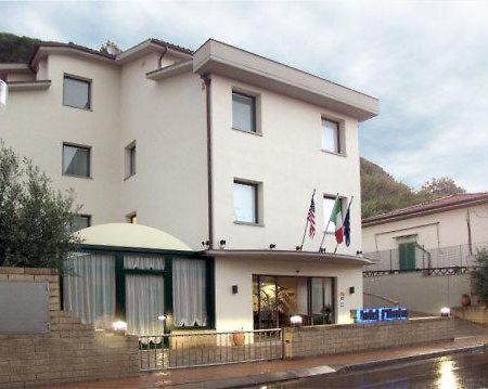 Hotel I' Fiorino มอนเตลูโป ฟิโอเรนติโน ภายนอก รูปภาพ